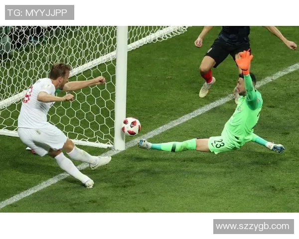 足球技术的多样性与发展探讨包括传球射门控球防守等基本技能分析 足球技术的多样性与发展探讨包括传球射门控球防守等基本技能分析